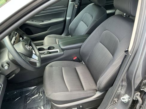 Used 2025 Nissan Altima 2.5 SV FWD image 31