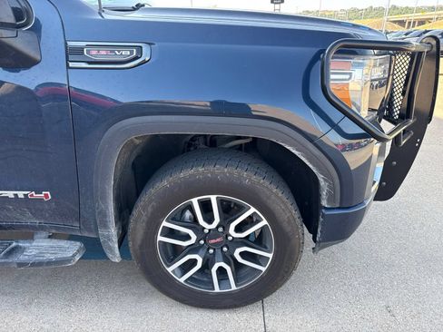 Used 2020 GMC Sierra 1500 AT4 w/ AT4 Premium Package AWD/4WD image 4