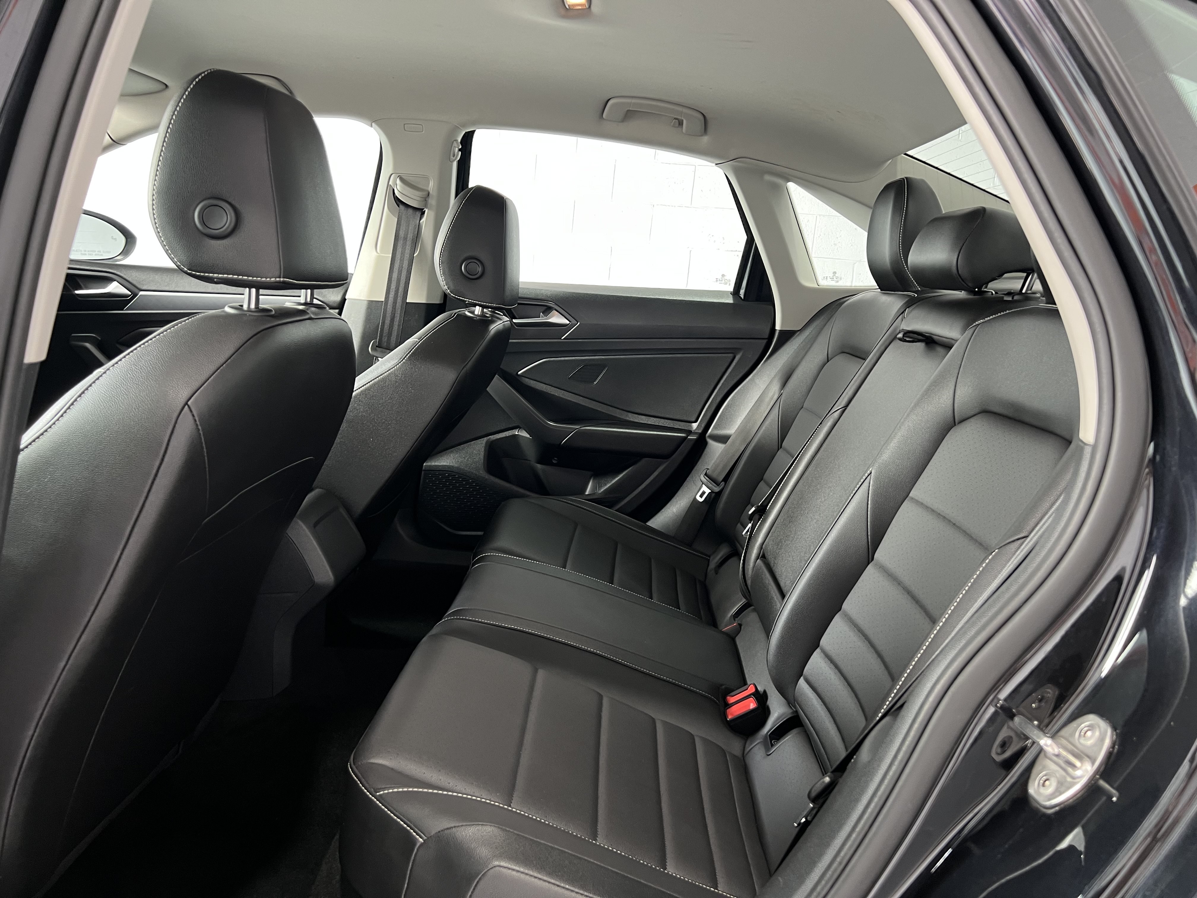 Used 2024 Volkswagen Jetta SE FWD image 11