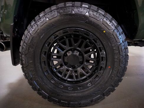 Used 2021 Toyota Tacoma Limited AWD/4WD image 9