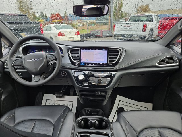 Used 2024 Chrysler Pacifica Limited FWD image 4