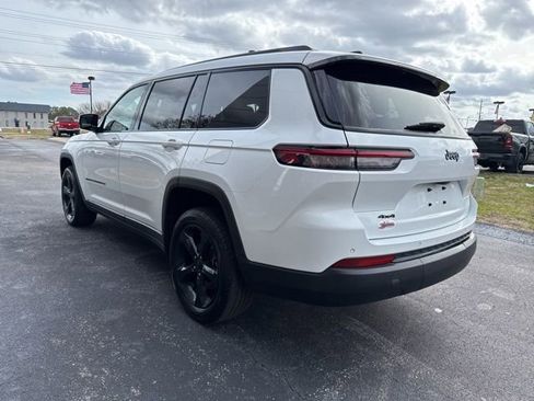 Used 2023 Jeep Grand Cherokee L Laredo image 25