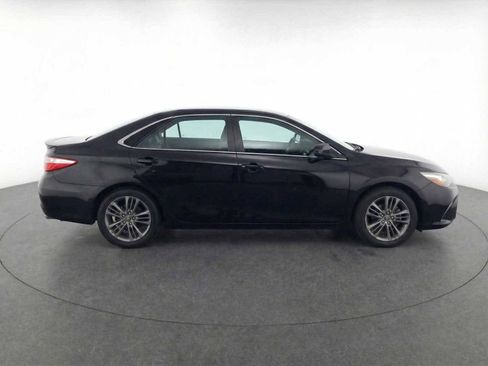 Used 2017 Toyota Camry SE image 9