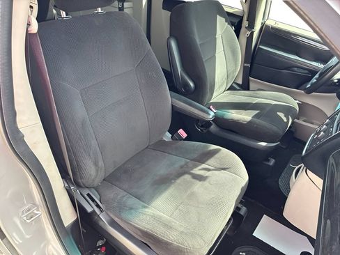 Used 2012 Dodge Grand Caravan SXT FWD image 12