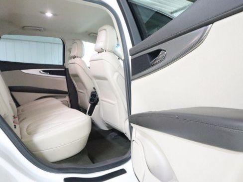 Used 2020 Lincoln Nautilus FWD image 11