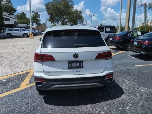 Used 2023 Volkswagen Taos SE FWD image 6