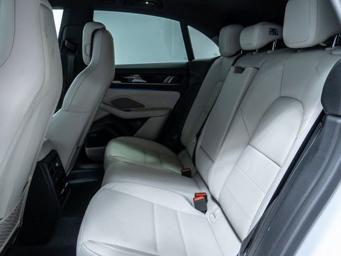 Used 2025 Porsche Macan 4 Electric image 27