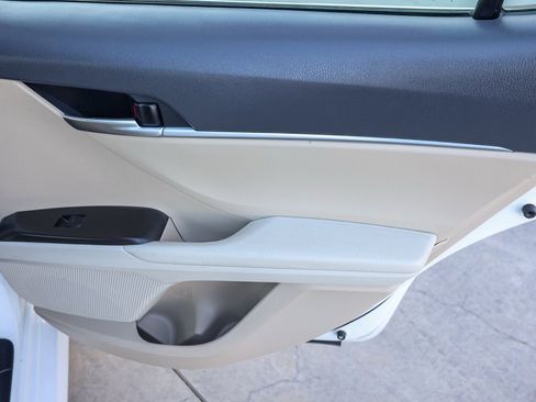 Used 2022 Toyota Camry LE image 18