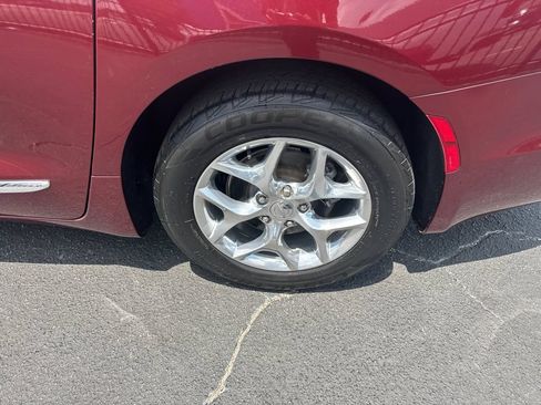 Used 2018 Chrysler Pacifica Limited FWD image 19