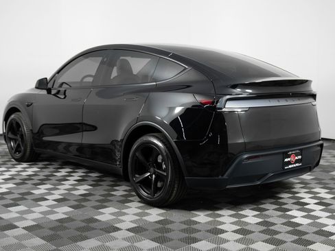 Used 2026 Tesla Model Y AWD image 4