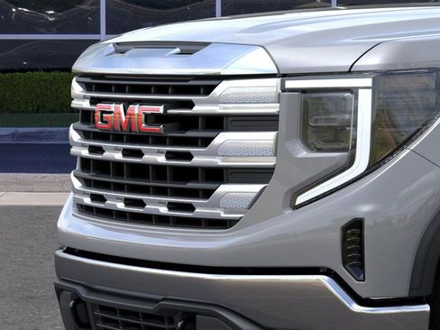 Used 2025 GMC Sierra 1500 SLE image 13