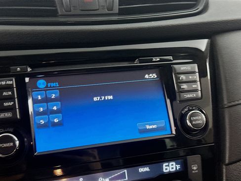 Used 2017 Nissan Rogue SV w/ SV Premium Package image 19