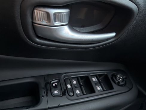 Certified 2022 Jeep Renegade Latitude w/ Convenience Group image 9