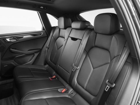 Certified 2025 Porsche Macan image 34