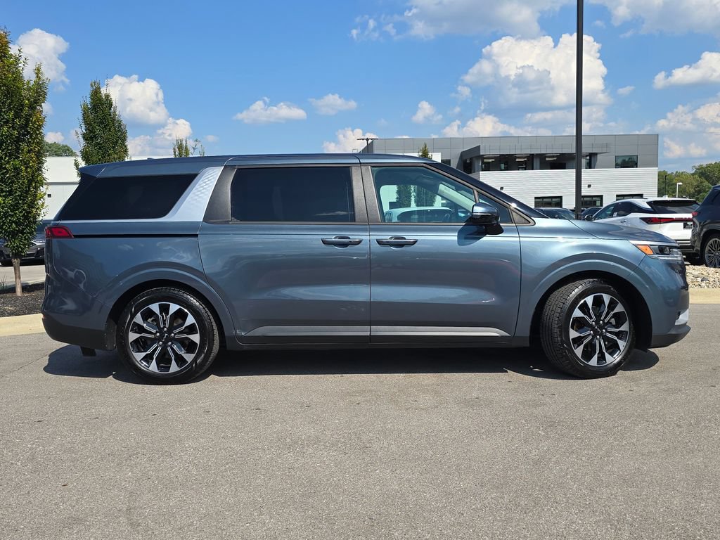 Used 2022 Kia Carnival EX FWD image 24