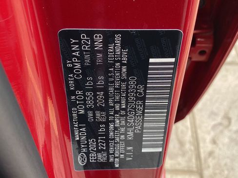 Used 2025 Hyundai Elantra SEL FWD image 14