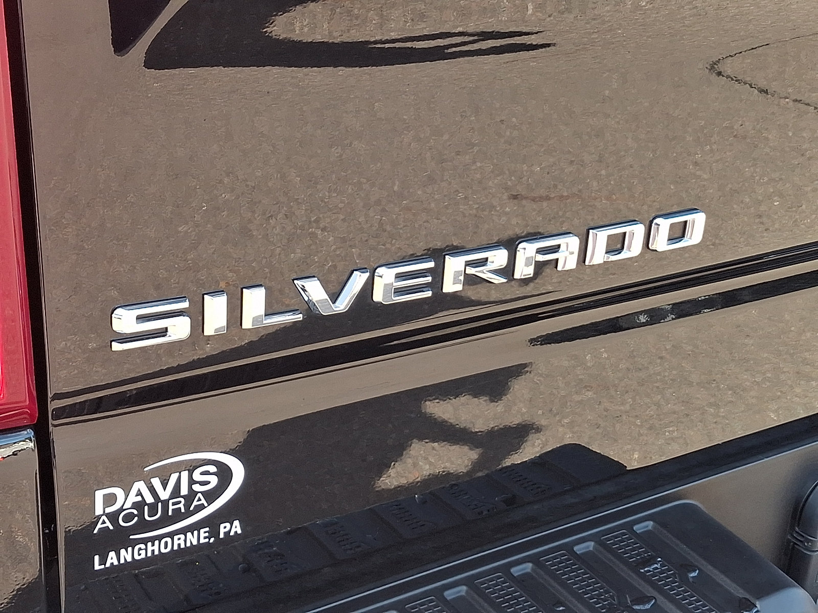 Used 2025 Chevrolet Silverado 1500 LT AWD/4WD image 32