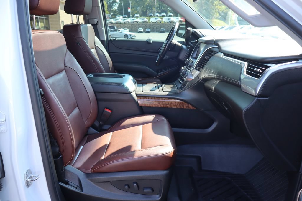 Used 2020 Chevrolet Suburban Premier w/ Premier Plus Edition AWD/4WD image 24