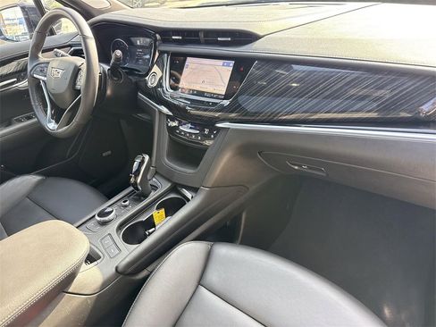 Used 2025 Cadillac XT6 Premium Luxury image 29