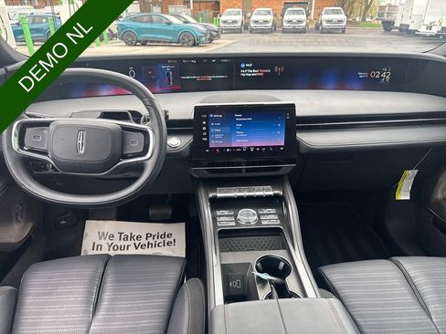 Used 2025 Lincoln Nautilus Reserve AWD/4WD image 14