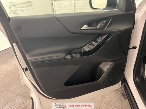 Used 2025 Chevrolet Equinox LT image 24