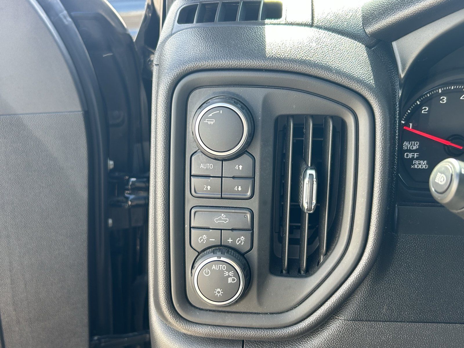 Used 2025 Chevrolet Silverado 1500 Custom Trail Boss AWD/4WD image 18