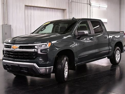 Used 2025 Chevrolet Silverado 1500 LT image 3