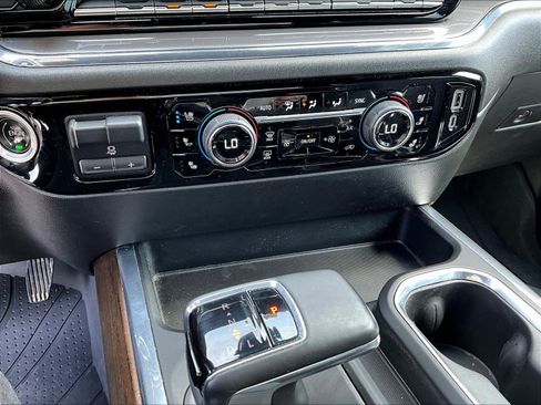 Used 2023 Chevrolet Silverado 1500 High Country w/ High Country Premium Package AWD/4WD image 17