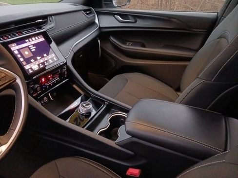 Used 2025 Jeep Grand Cherokee Laredo X w/ Luxury Tech Group I image 25