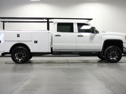 Used 2015 GMC Sierra 2500 SLE w/ SLE Preferred Package AWD/4WD image 3