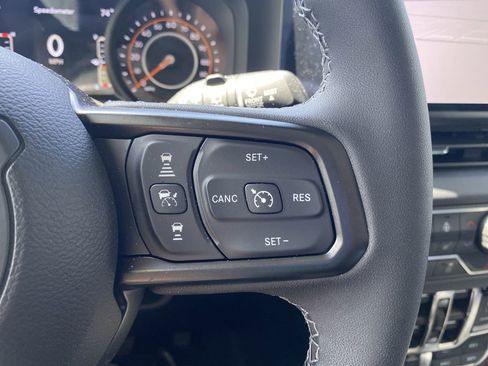 Used 2026 Jeep Wrangler Unlimited Rubicon w/ Technology Group AWD/4WD image 12