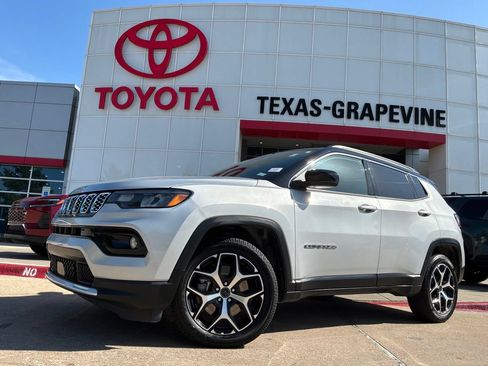 Used 2025 Jeep Compass Limited AWD/4WD image 2