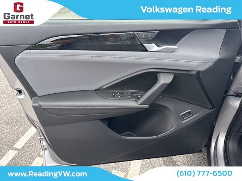 New 2025 Volkswagen Tiguan SE image 12