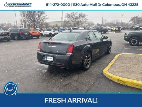 Used 2018 Chrysler 300 Touring w/ Sport Appearance Package image 4