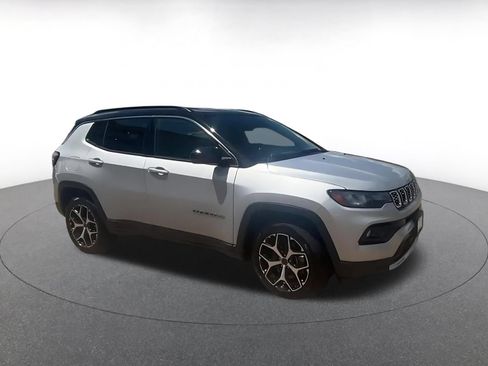 Used 2025 Jeep Compass Limited AWD/4WD image 2
