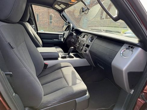 Used 2017 Ford Expedition XLT AWD/4WD image 34