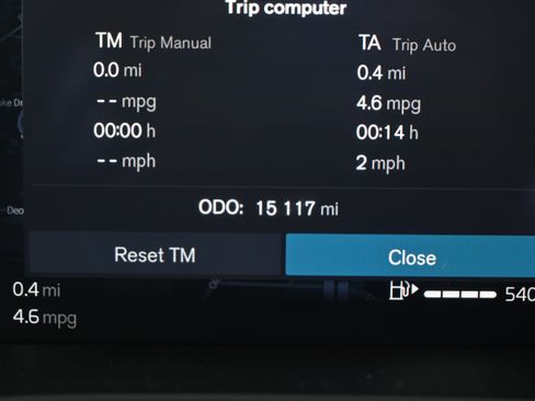 Used 2025 Volvo XC40 B5 Core image 25