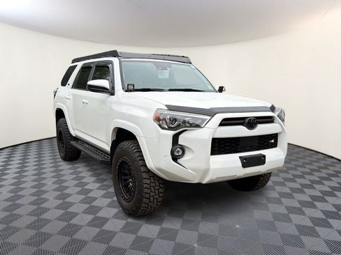 Used 2021 Toyota 4Runner SR5 AWD/4WD image 5