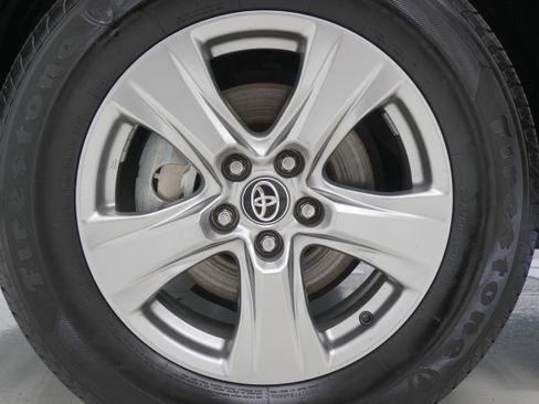 Used 2024 Toyota RAV4 XLE AWD/4WD image 23