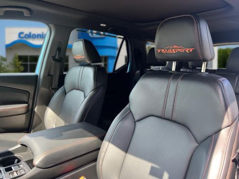 Used 2025 Honda Pilot TrailSport image 12