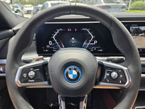 Certified 2025 BMW i7 xDrive60 AWD/4WD image 25