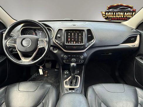 Used 2016 Jeep Cherokee Limited AWD/4WD image 3