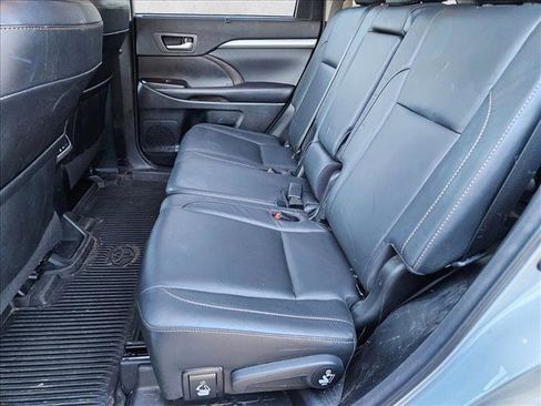 Used 2018 Toyota Highlander XLE image 17