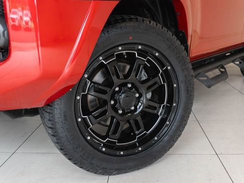 Used 2018 Toyota 4Runner SR5 Premium AWD/4WD image 2