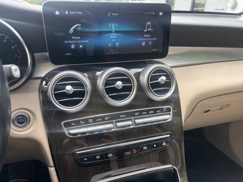 Used 2021 Mercedes-Benz GLC 300 4MATIC image 15