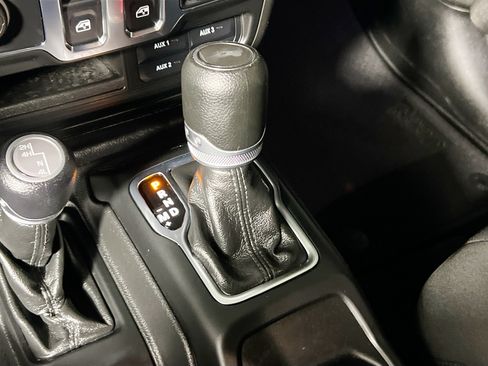 Used 2022 Jeep Wrangler Sport AWD/4WD image 24