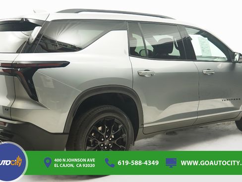 Used 2024 Chevrolet Traverse LT w/ Midnight/Sport Edition FWD image 6