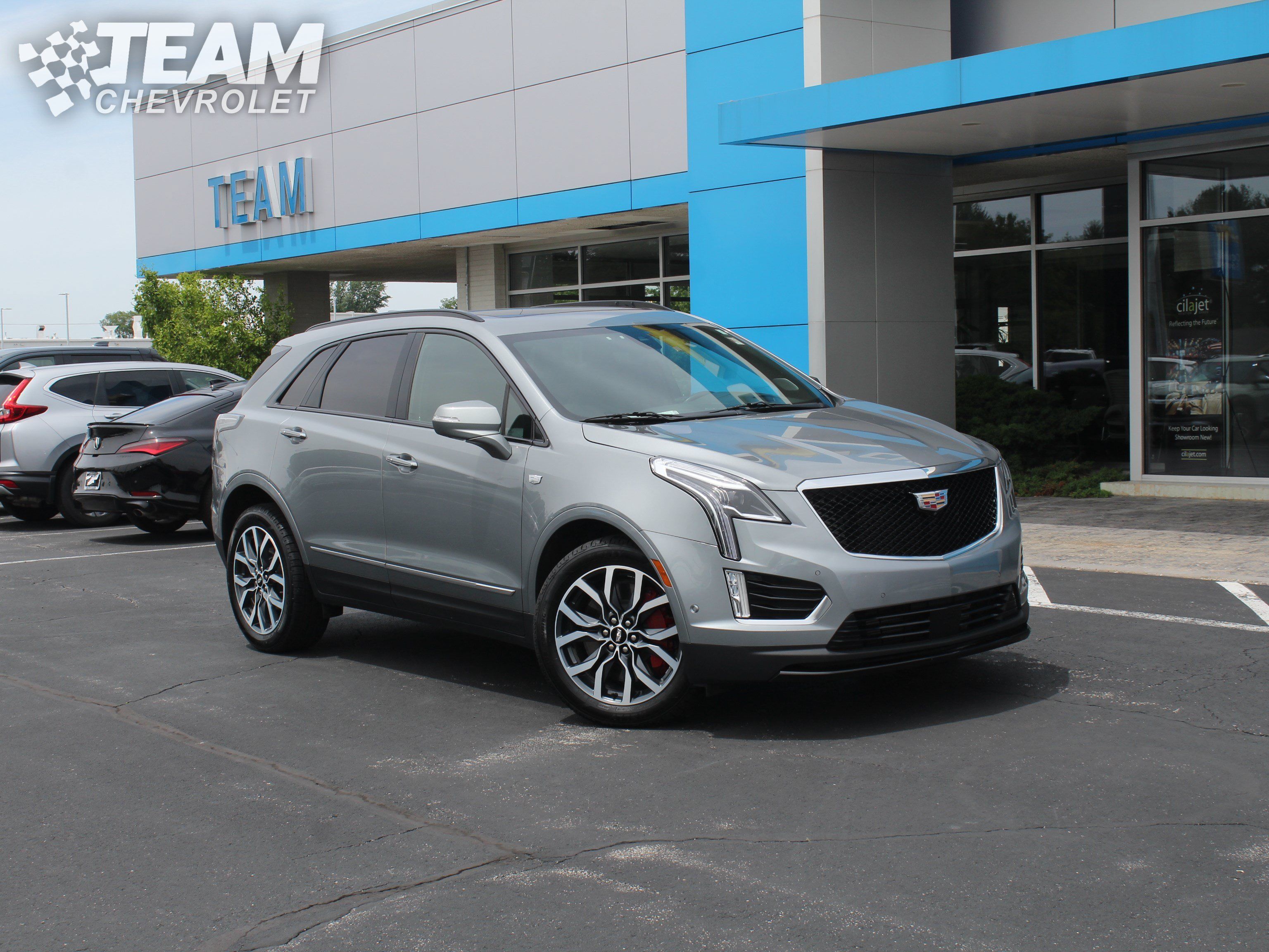 Used 2024 Cadillac XT5 Sportv w/ Technology Package AWD/4WD image 2