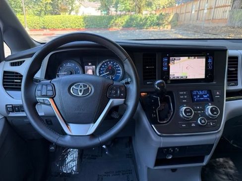 Used 2015 Toyota Sienna XLE w/ XLE Navigation Package FWD image 13