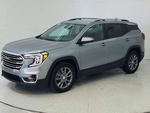 Used 2023 GMC Terrain SLT image 3